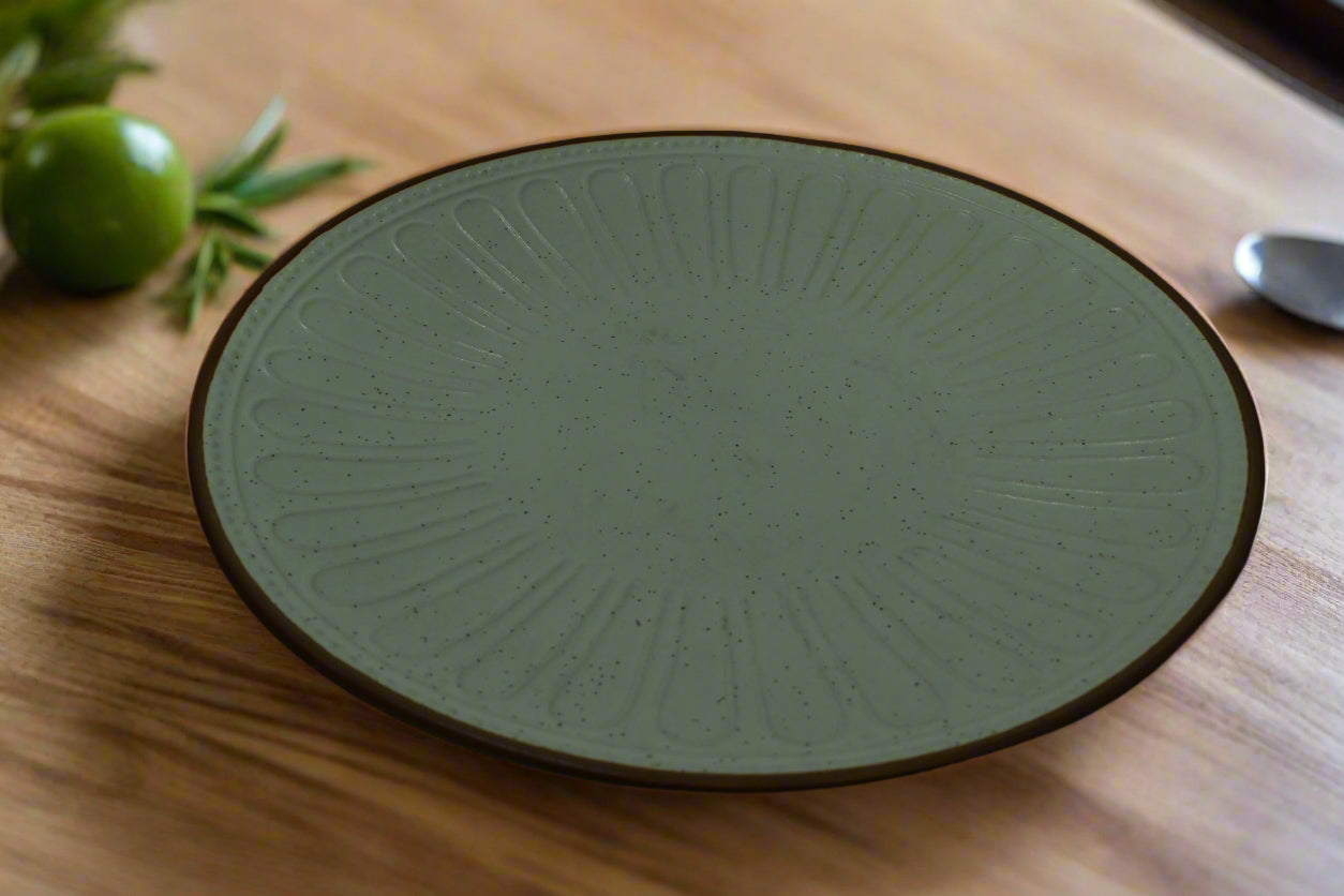 Minimalist Ceramic Service Plate – Speckled Beige with Textured Design