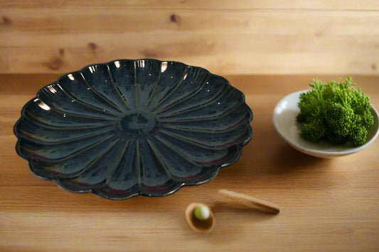 Handcrafted Ceramic Serving Plate – Elegant Design