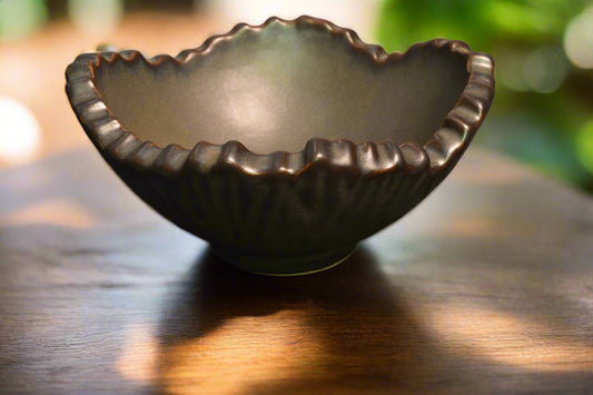 Handcrafted Metallic Finish Ceramic Bowl – Wavy Rim Design