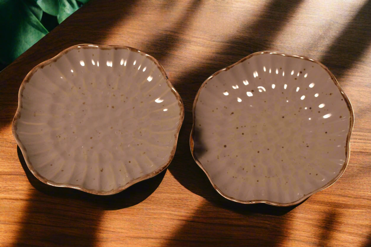 Elegant Scalloped Ceramic Snack Plate