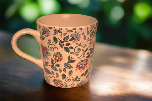 Floral Ceramic Mug – Elegant Vintage-Inspired Design