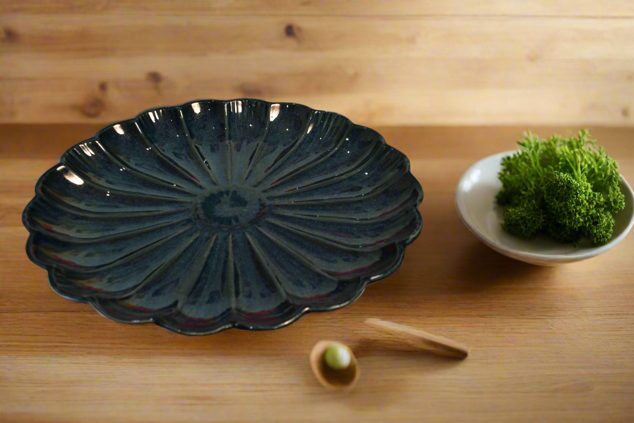 Handcrafted Ceramic Serving Plate – Elegant Design