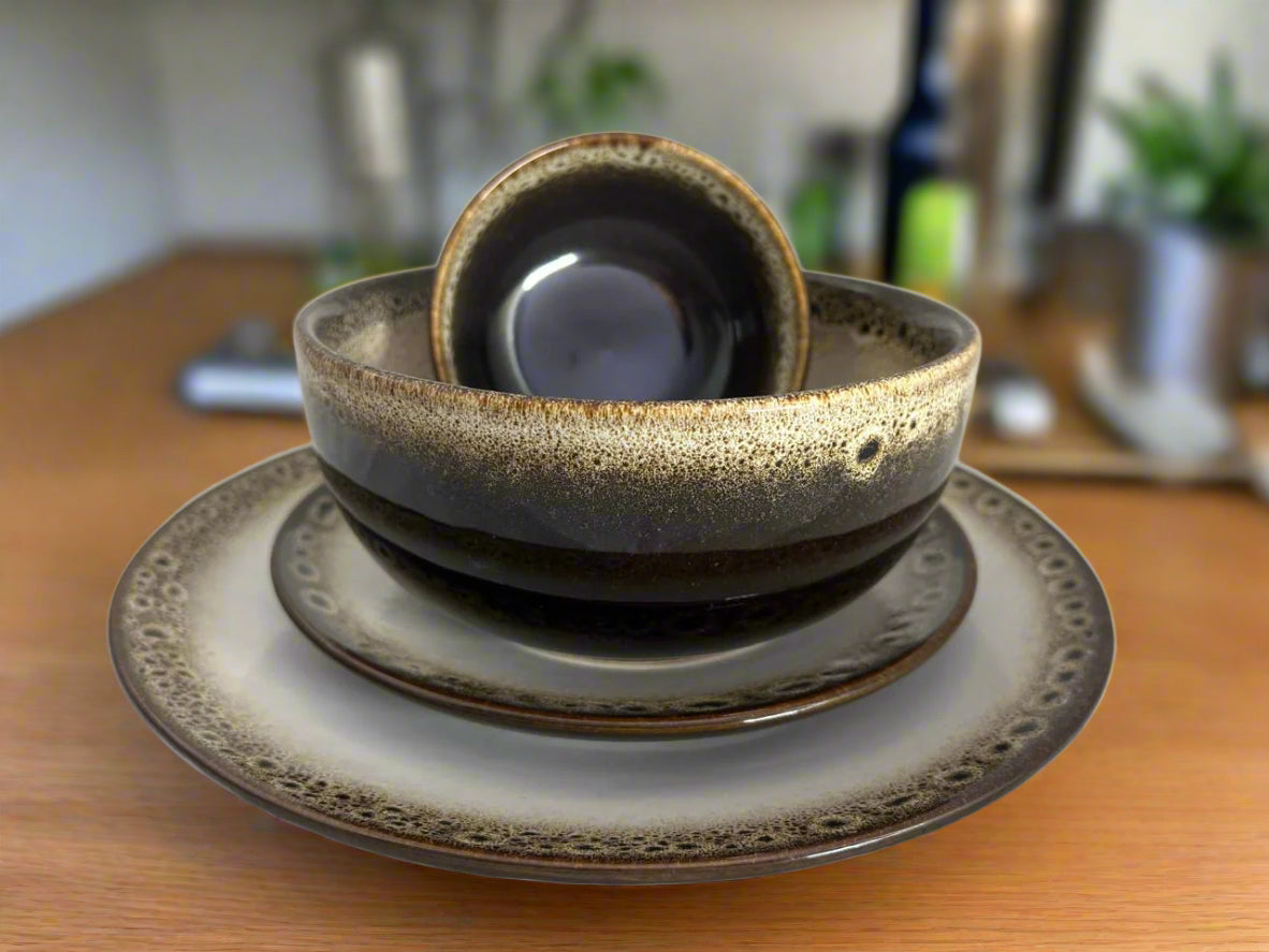 White & Brown Elegant Dish Set