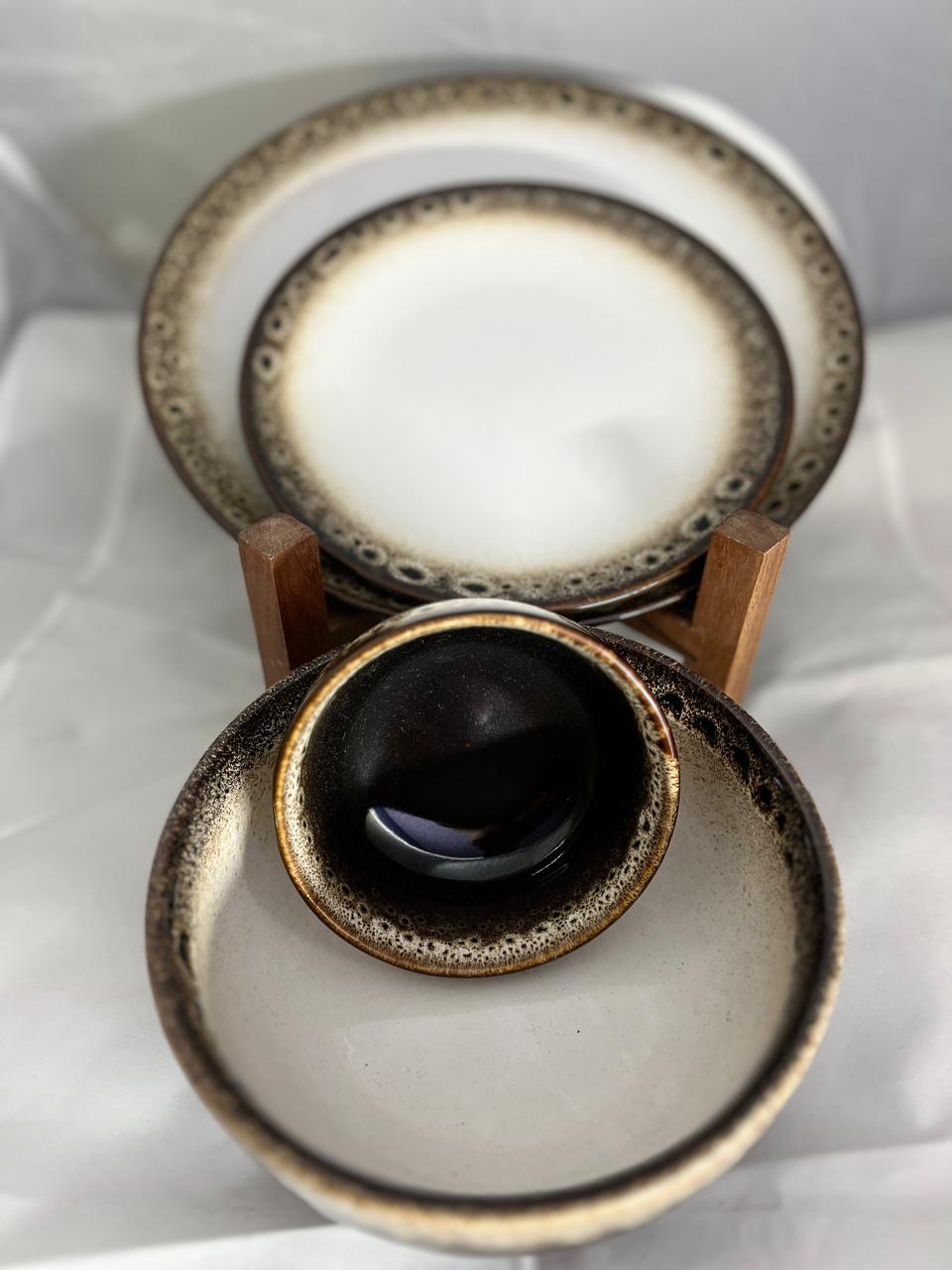 White & Brown Elegant Dish Set